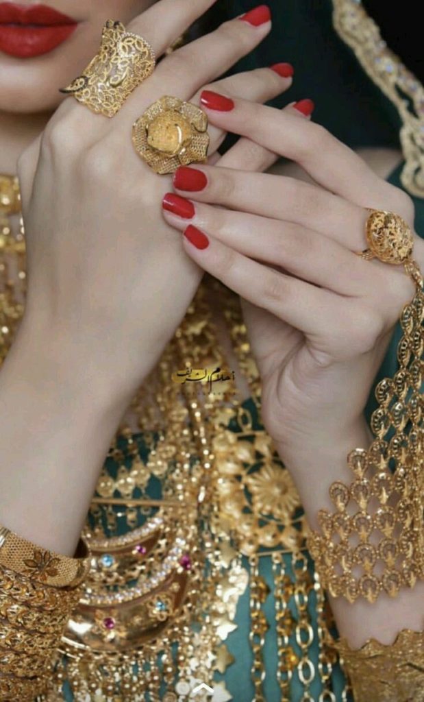 Ladies ring 11